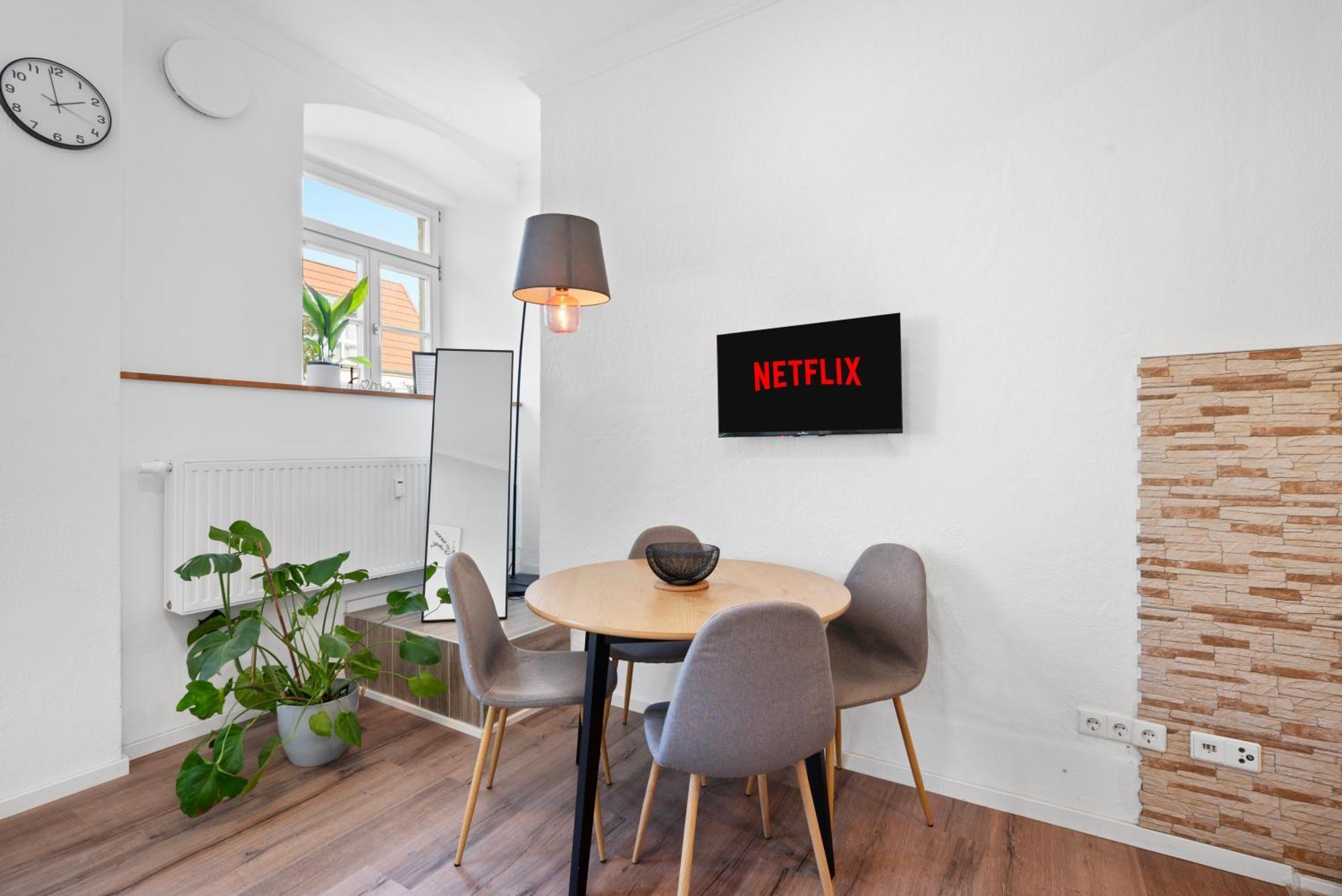 Backhome - Business&Family - Fantastische Schlosslage, Smarttv, Netflix, 50Qm, 24H Checkin - Apartment 1 Ludwigsburg Exterior photo