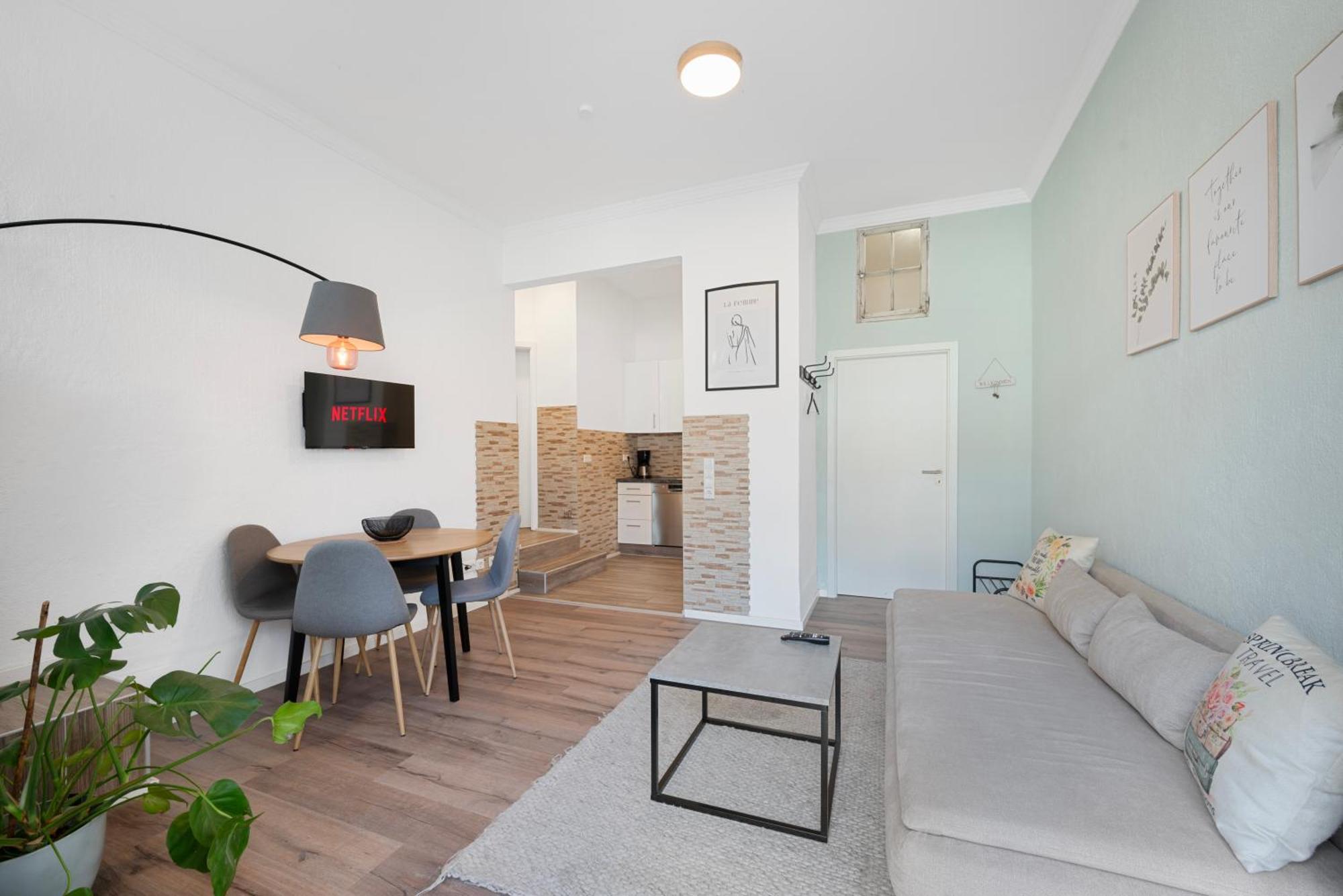Backhome - Business&Family - Fantastische Schlosslage, Smarttv, Netflix, 50Qm, 24H Checkin - Apartment 1 Ludwigsburg Exterior photo