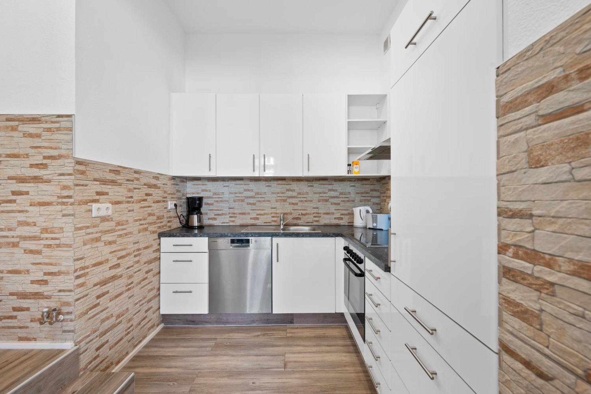 Backhome - Business&Family - Fantastische Schlosslage, Smarttv, Netflix, 50Qm, 24H Checkin - Apartment 1 Ludwigsburg Exterior photo